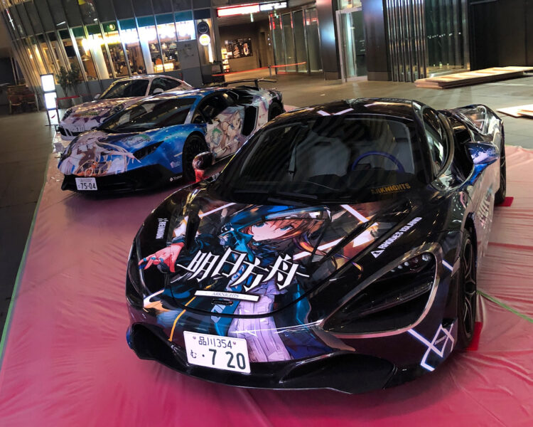 アークナイツのマクラーレンの痛車ラッピング展示画像
