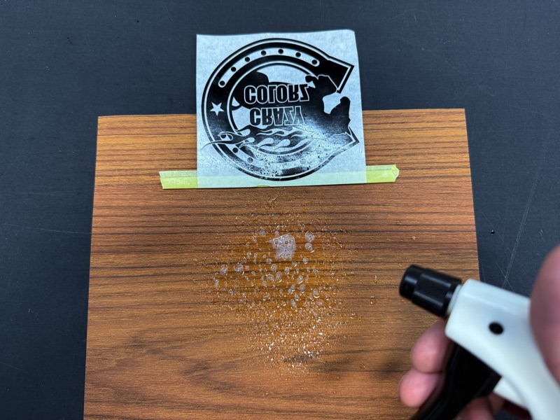 デカールステッカーインストール水貼り用の水溶液を散布