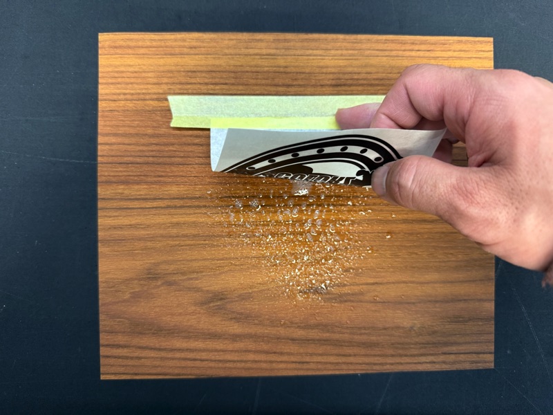 デカールステッカーインストールの貼り付け段階ついにシートを倒す