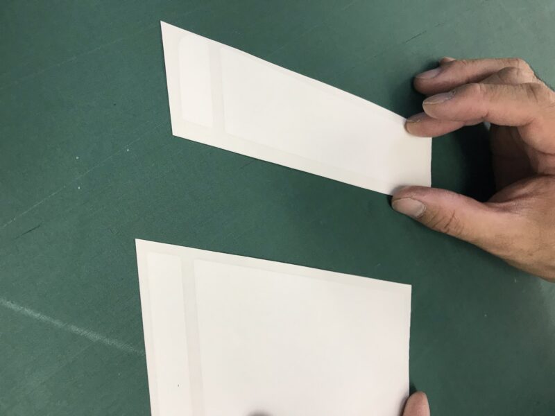 ミラジーノレーシングストライプのインストールマニュアルのストライプを貼りやすいように分割しているイメージ