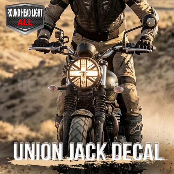 オフロードを走行するとライアンフ。ヘッドライトにはユニオンジャックが施されている