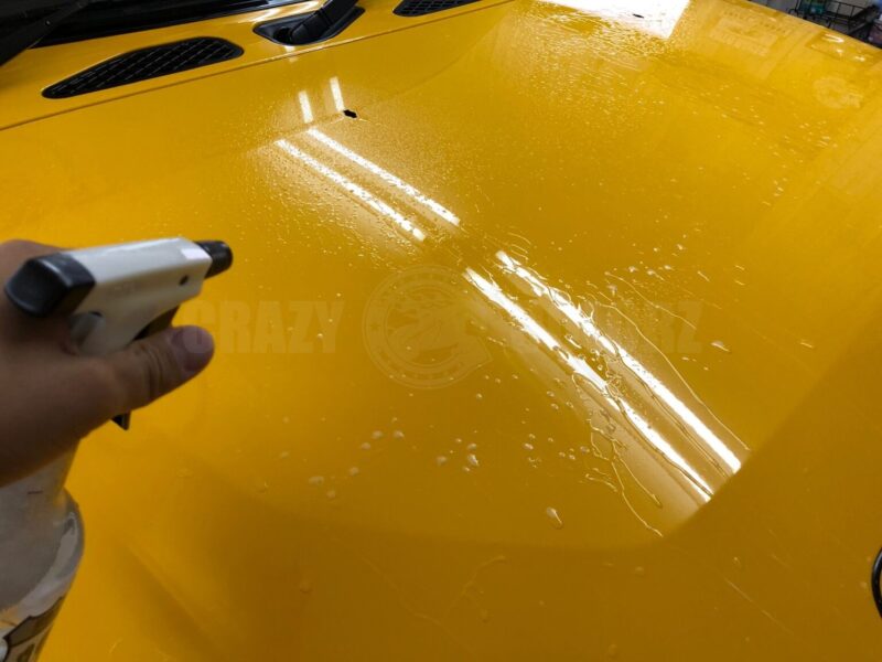 Fjクルーザーボンネットデカールインストール 施工面への水溶液の散布