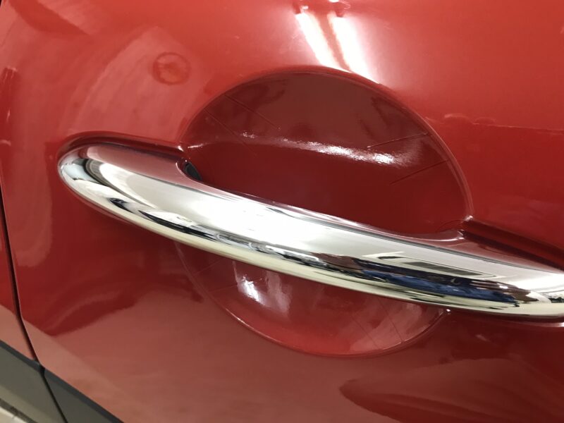 ドアノブプロテクションを貼り付けた後の様子