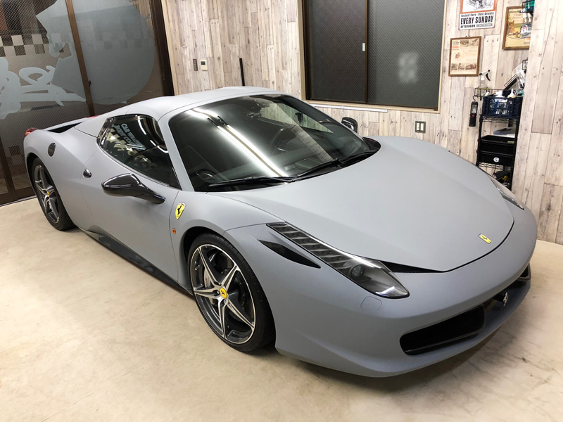 CRAZY COLORZがマットグレーでフルラッピングしたフェラーリ458スパイダー