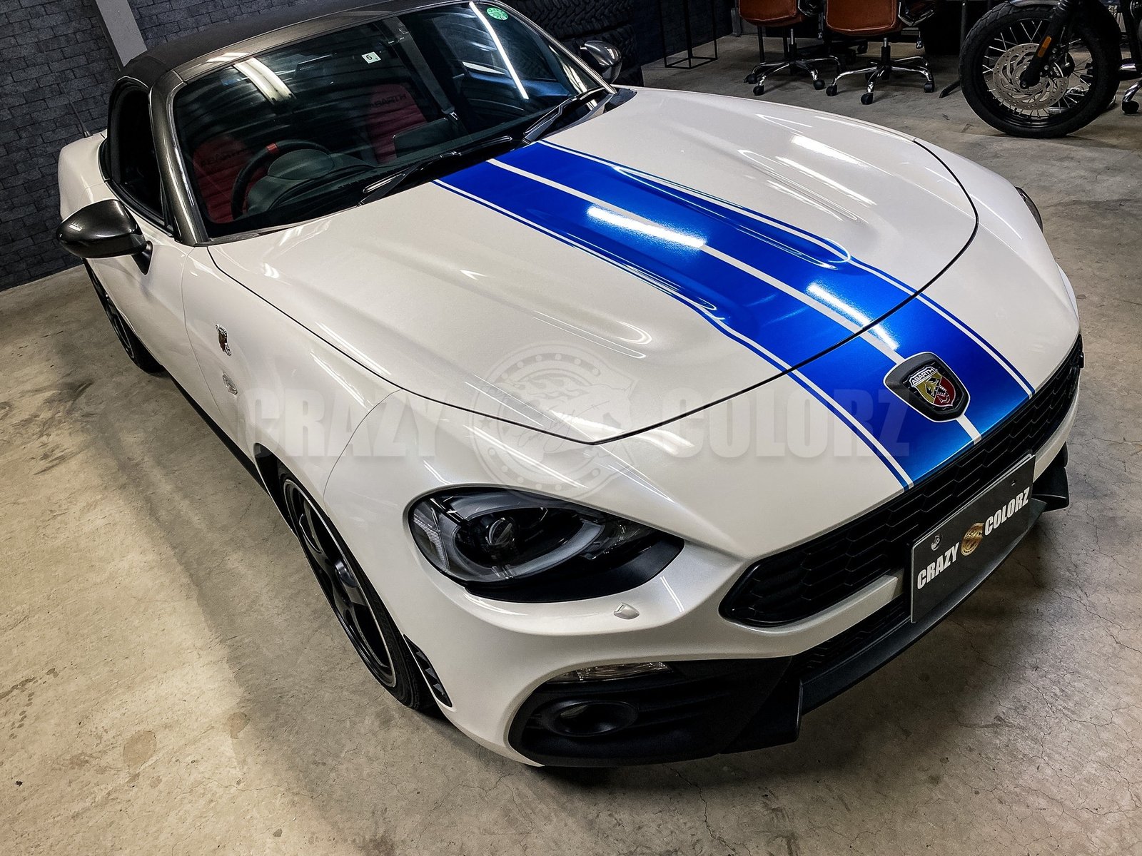 アバルト124スパイダーのレーシングストライプ施工 東京