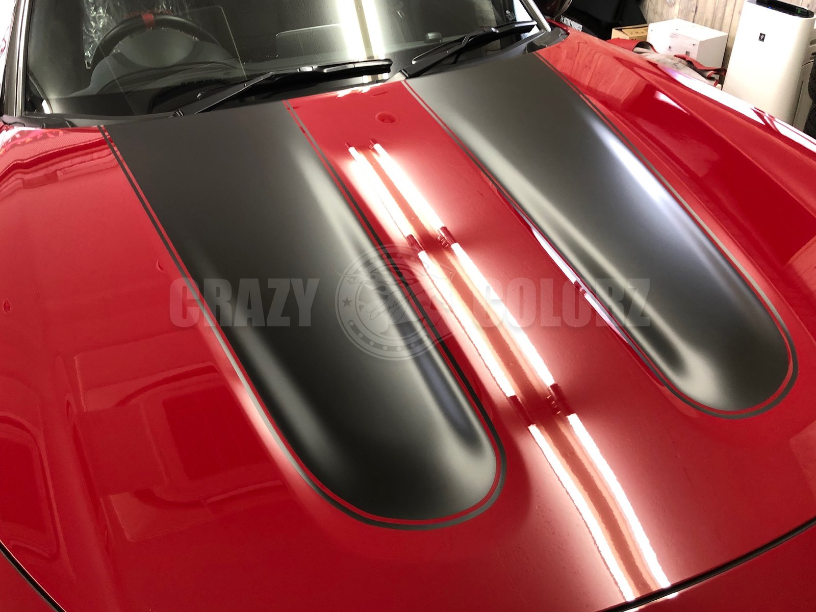 プレスラインから型を取って製作したアバルト124スパイダーのストライプ