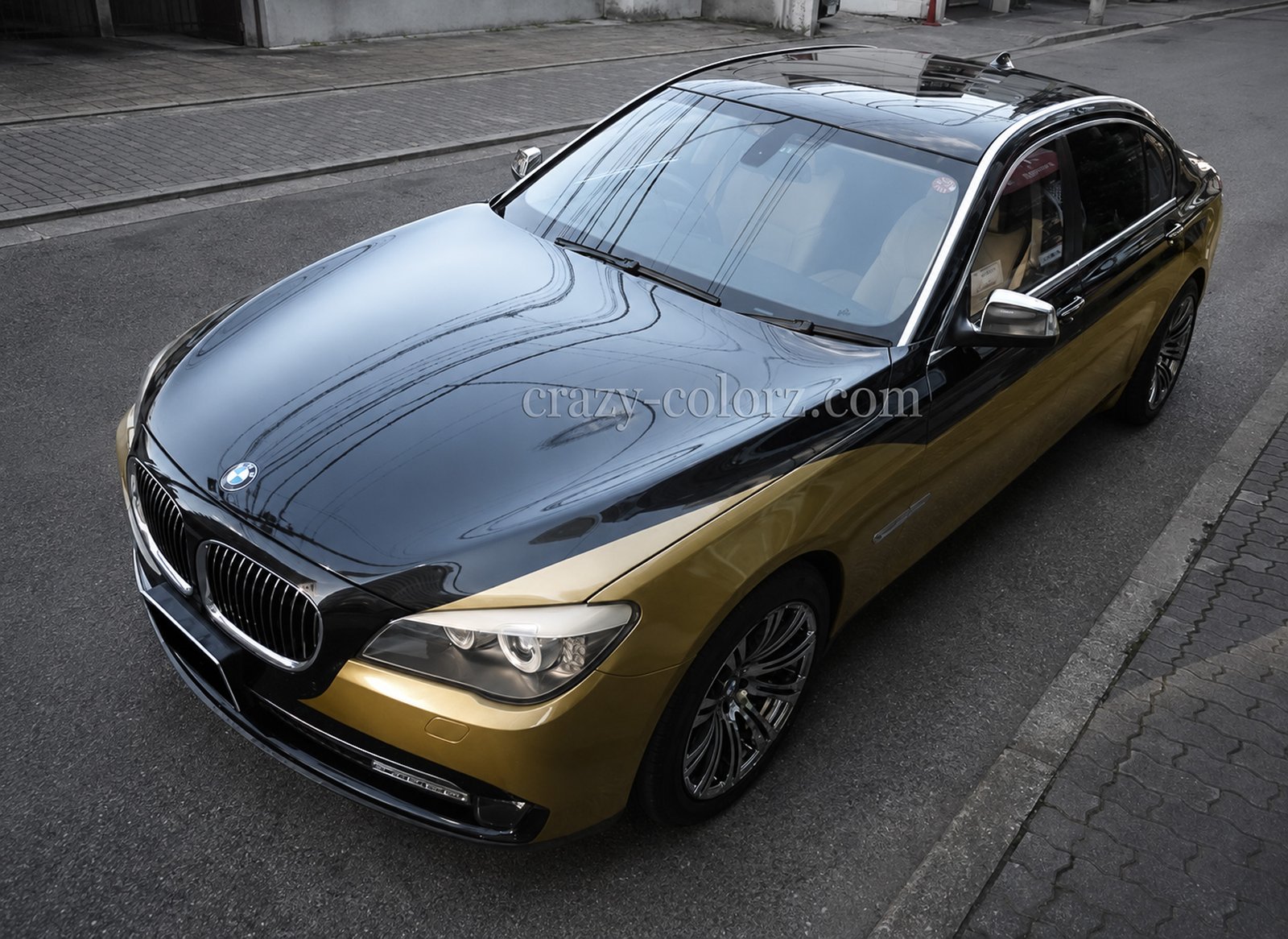 BMW 7シリーズ F01 ブラックボンネットとゴールドフェンダーのツートン配色