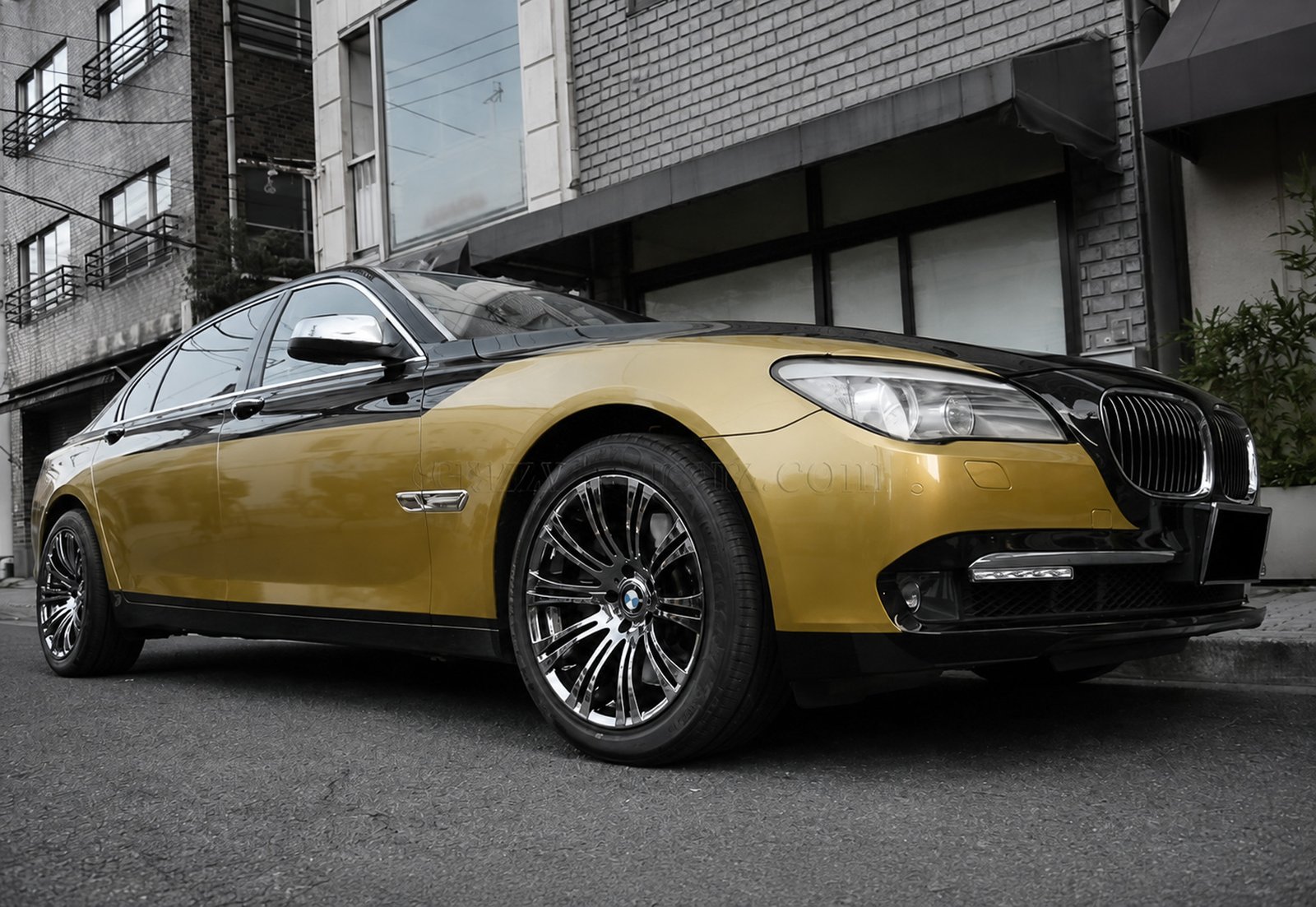 BMW 7シリーズ F01 フロントバンパーのツートンラッピング