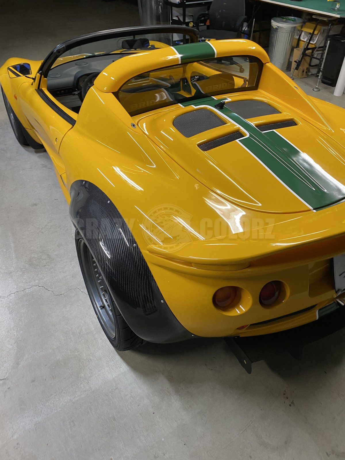 ロータス エリーゼのリアまわりのレーシングストライプ 東京