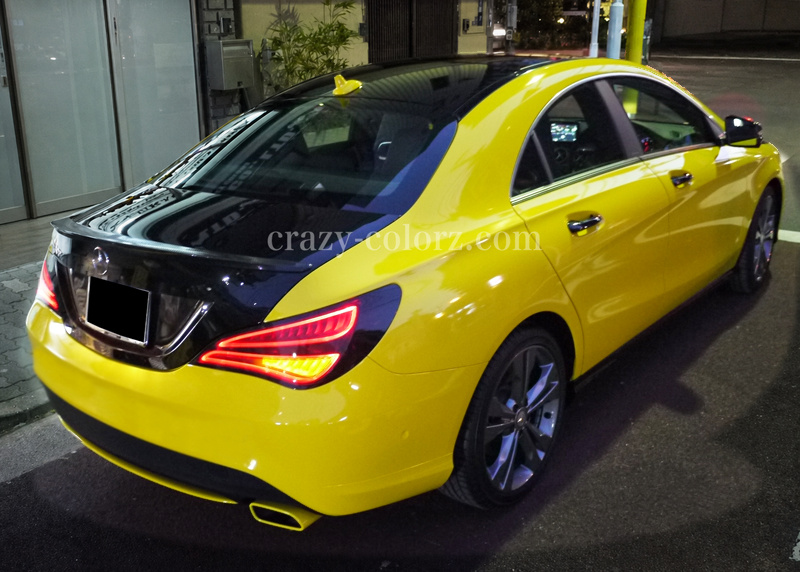 メルセデス・ベンツ CLA グロスイエローのサイドとブラックルーフ