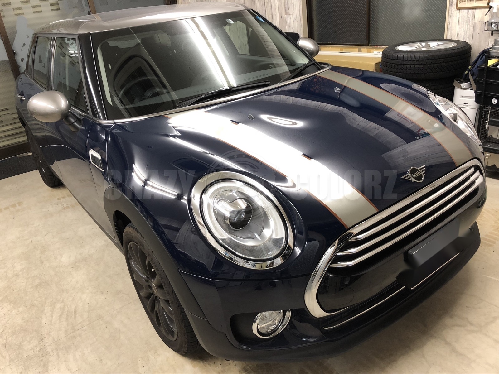 MINIクラブマン F54 ルーフ近似色ボンネットストライプ施工の完成全景