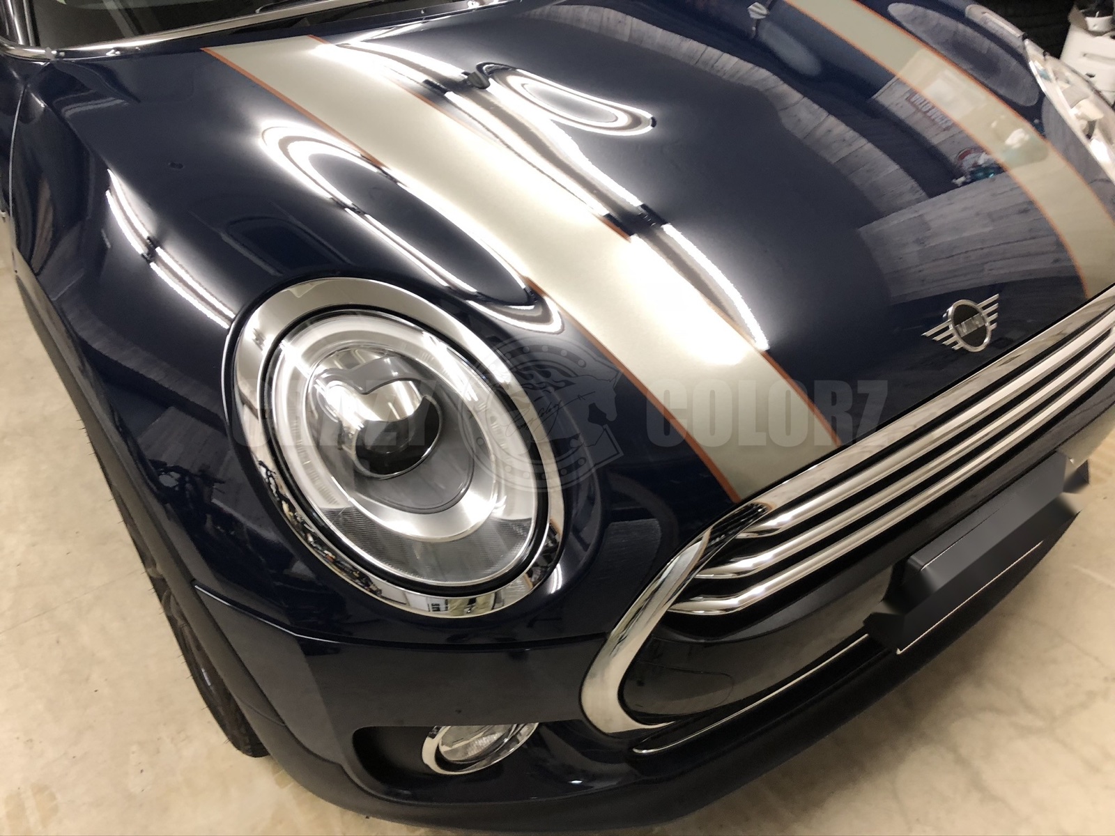 MINIクラブマン F54 ボンネットストライプ施工後のフロント