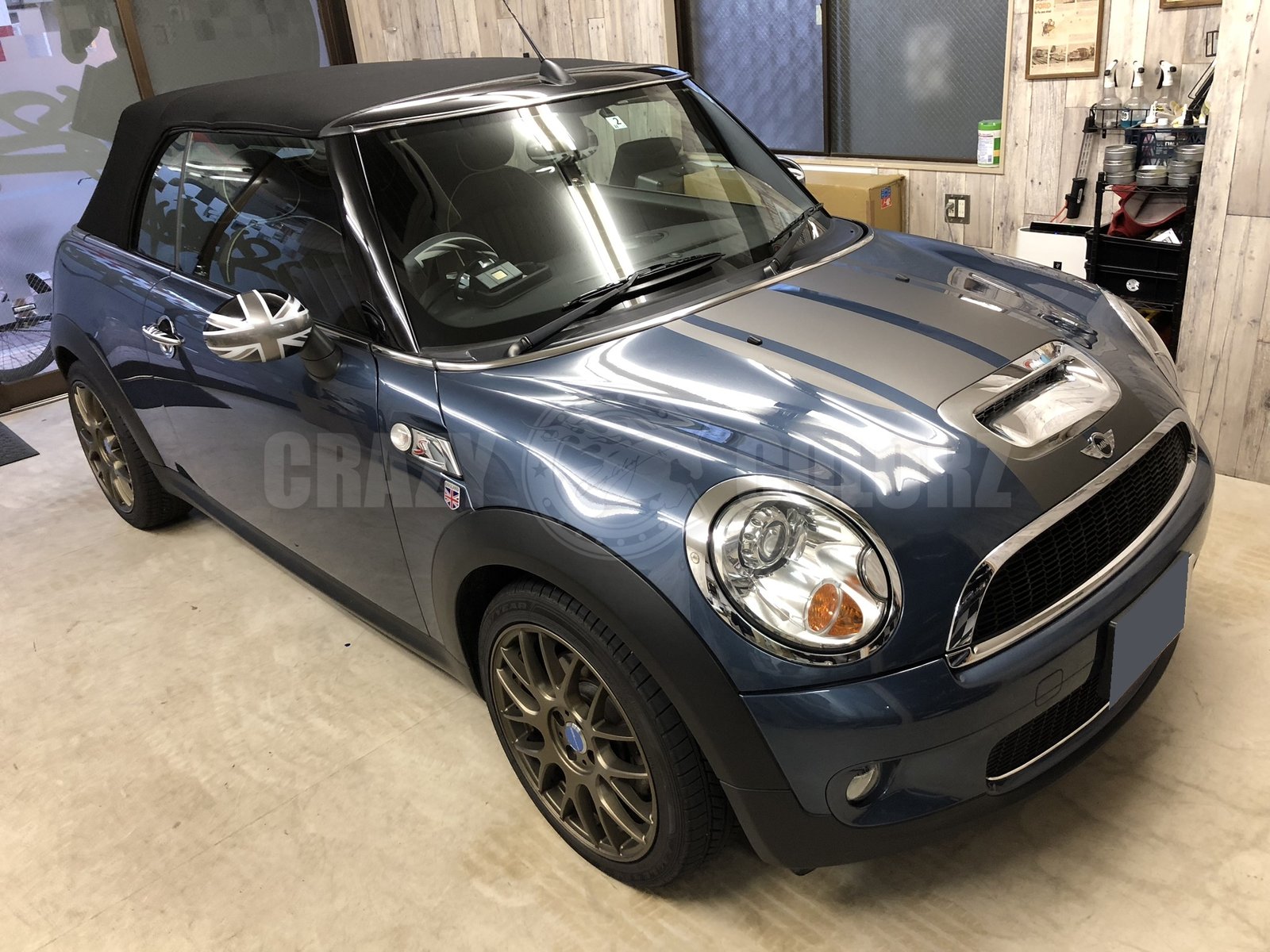 サテンブラックのストライプを施工したMINI クーパーS コンバーチブル