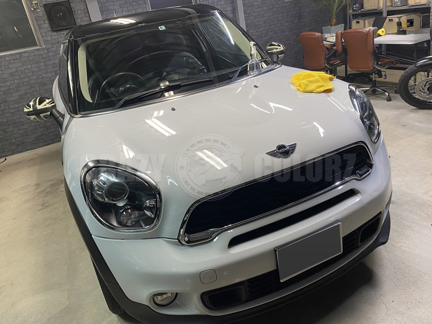MINI ペースマン ストライプ剥離後のクリーンなフロント 東京