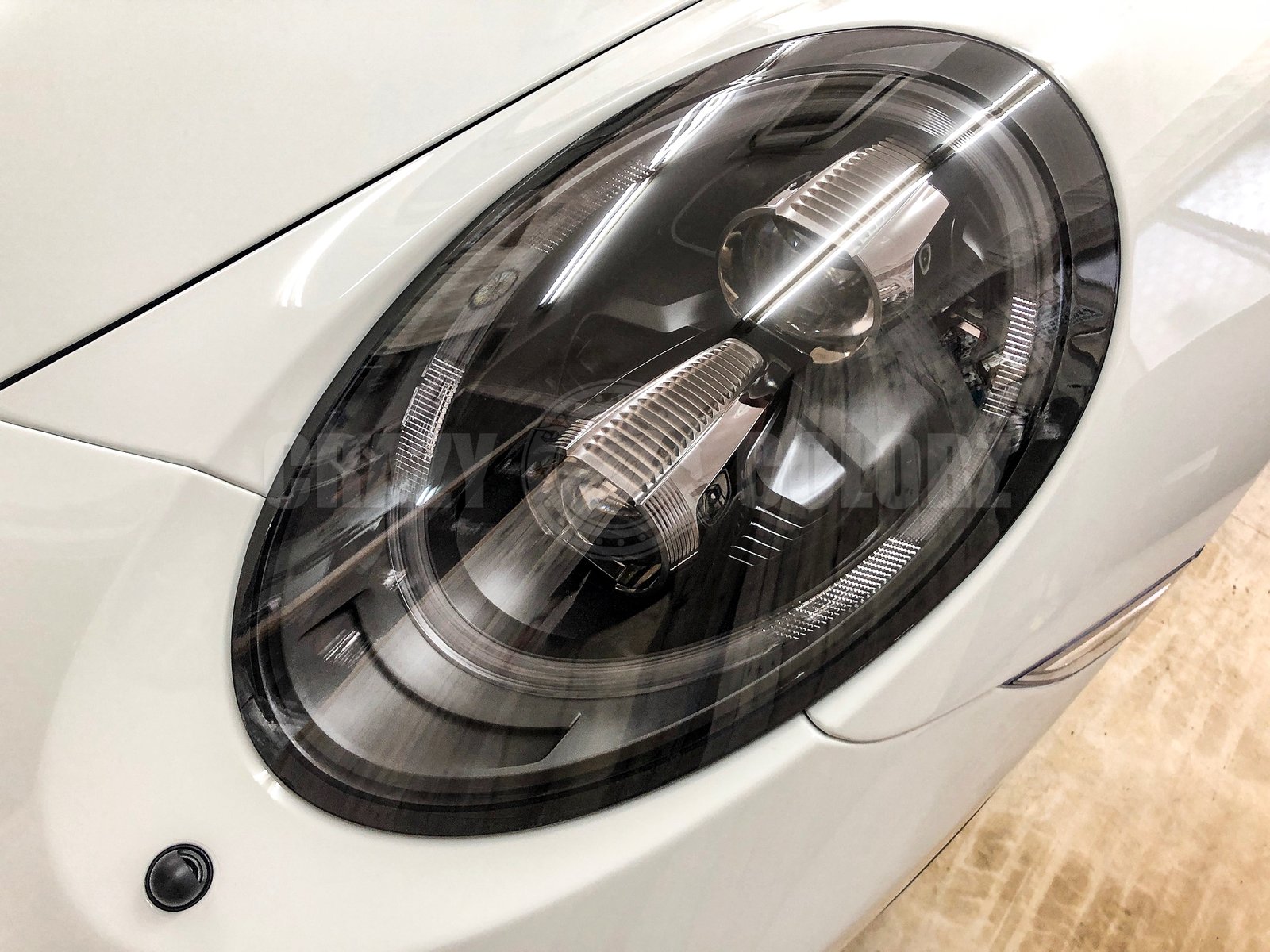 プロテクションフィルムを施工したポルシェ911 GT3のヘッドライト