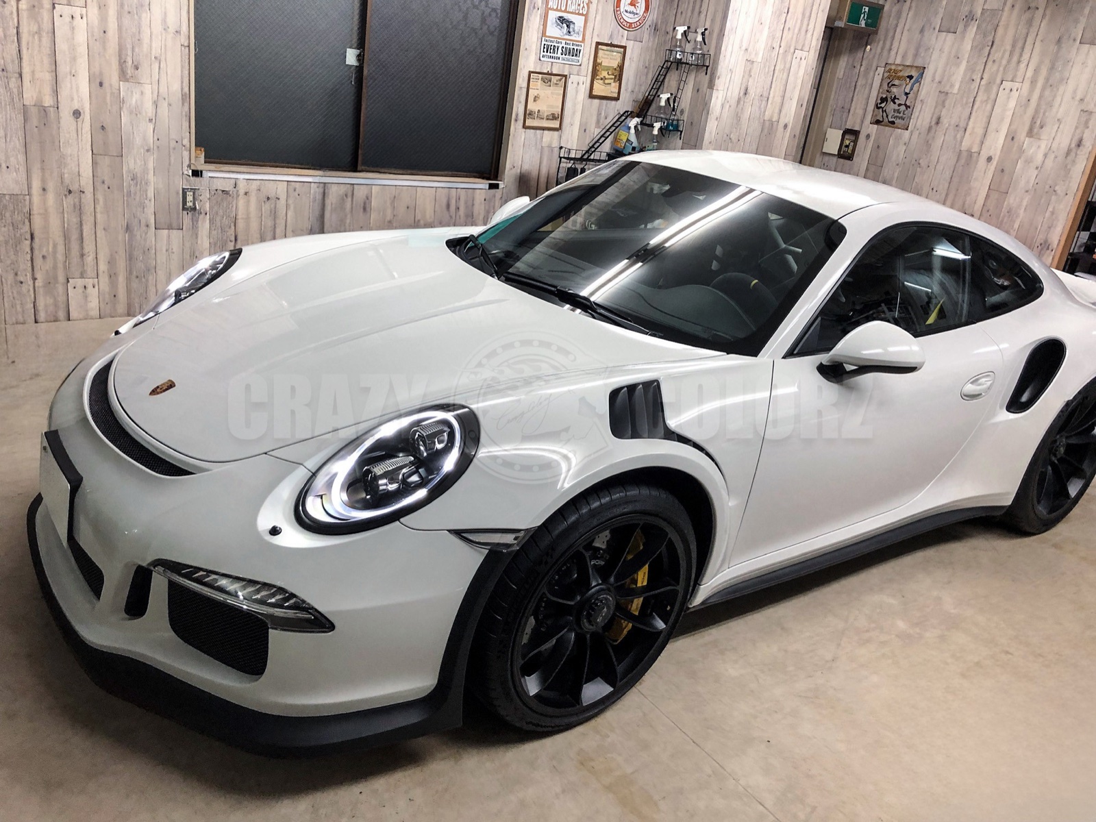 ルーフラッピング施工前のホワイトのポルシェ911 GT3 RS 991