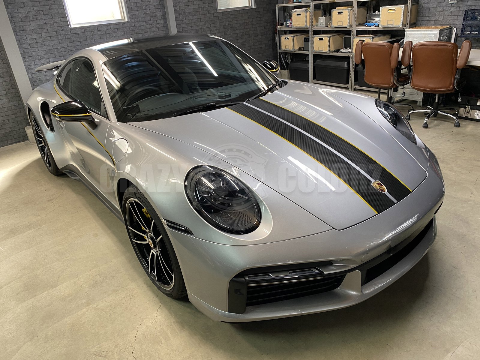 ポルシェ911 クレイジーカーボンとイエローラインのオリジナル施工 東京