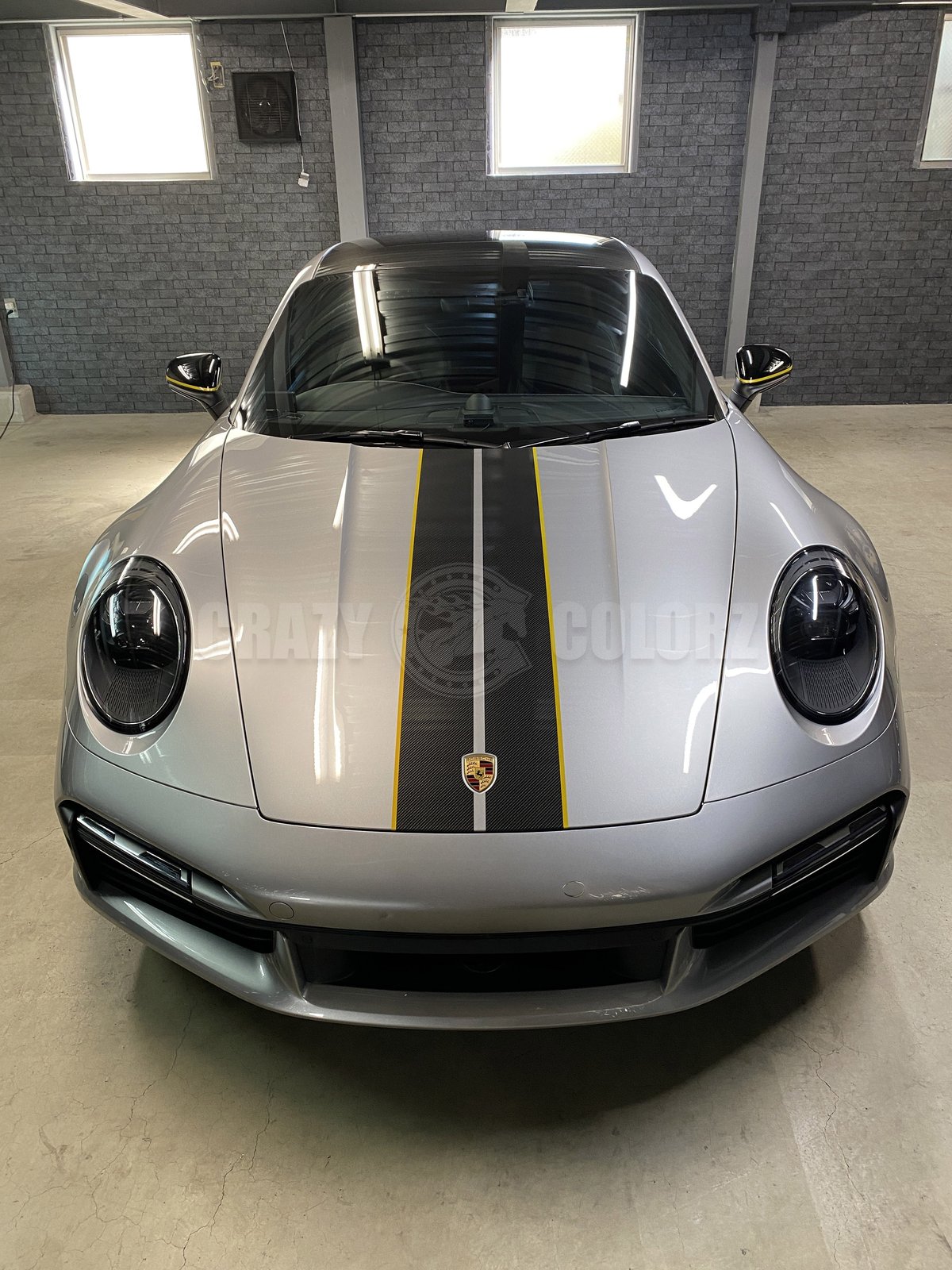 ポルシェ911 ボンネットのクレイジーカーボン センターストライプ 東京