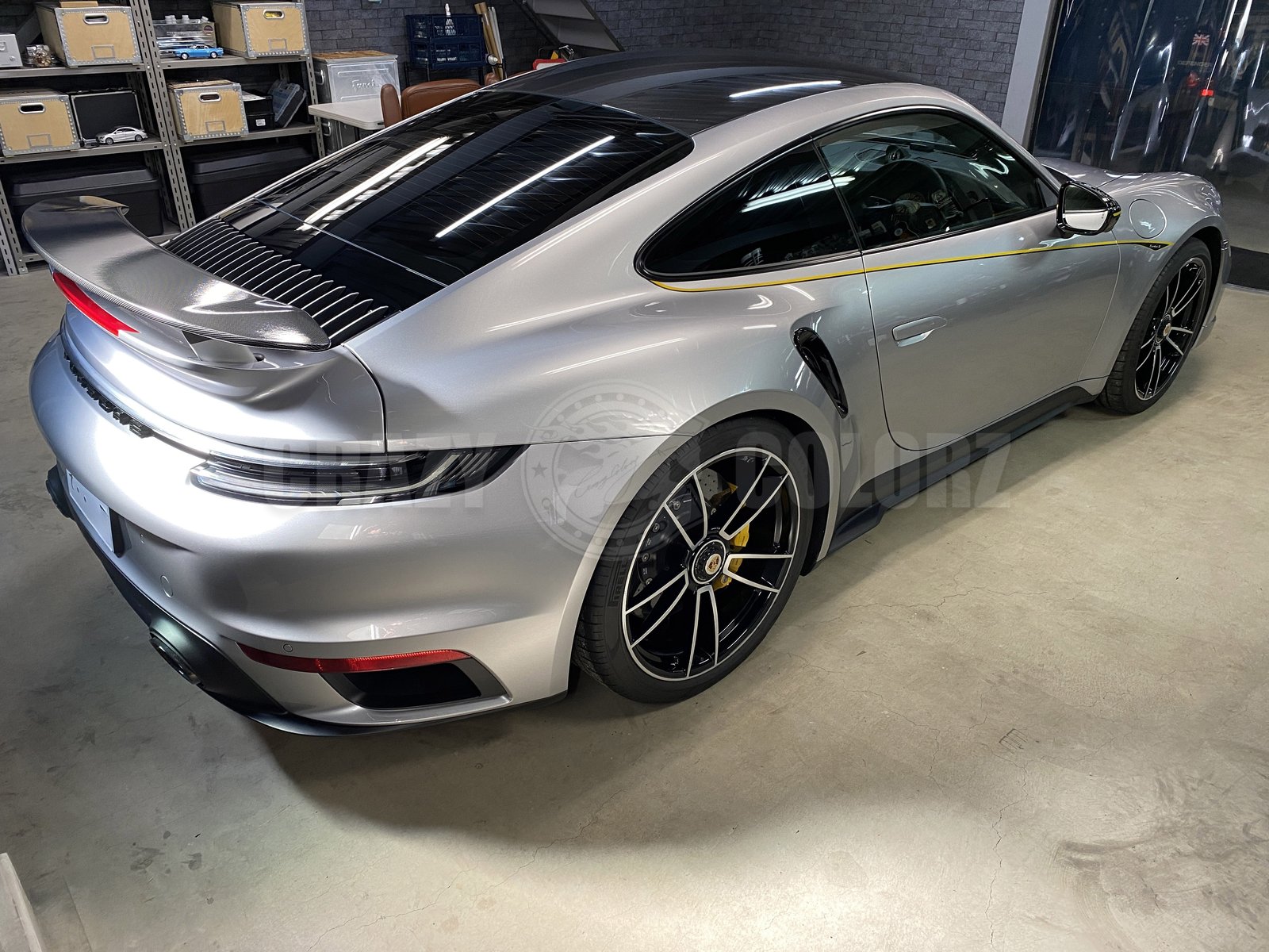 ポルシェ911 リアウイングのクレイジーカーボンラッピング 東京