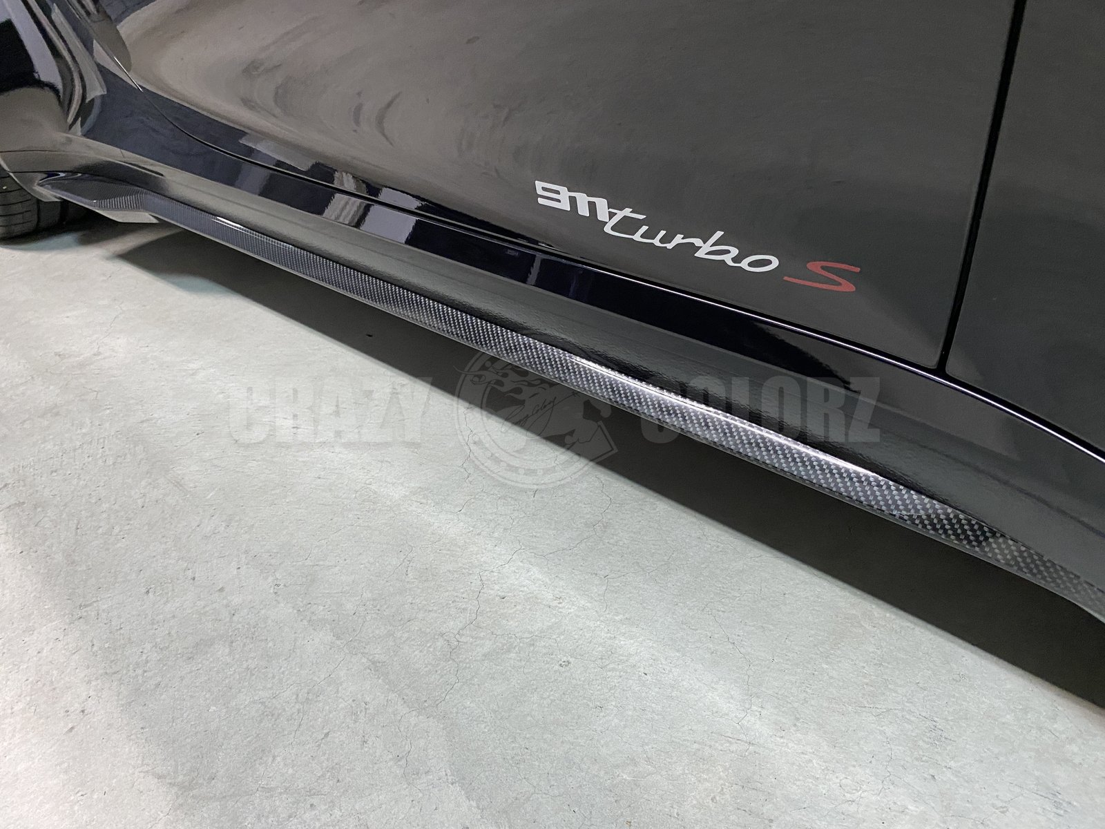 ポルシェ 911 ターボS サイドリップのクレイジーカーボンラッピング 東京